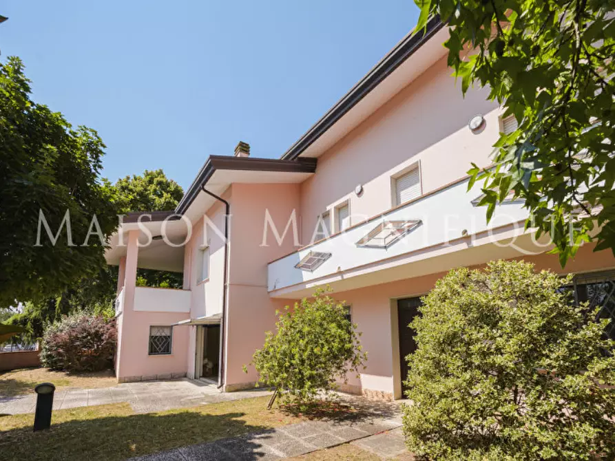 Immagine 1 di Villa in vendita  in Via Pomposa a Lagosanto