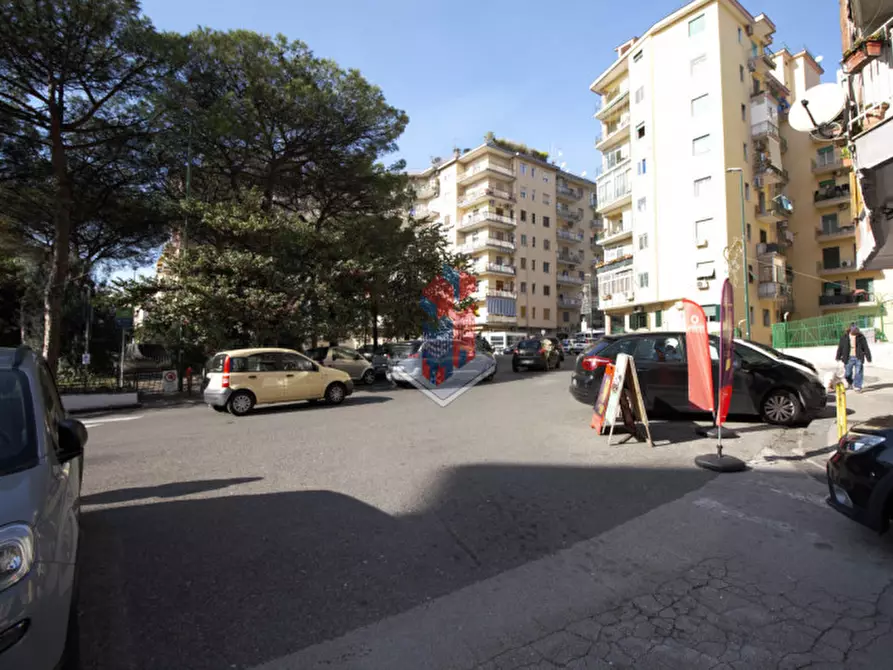 Immagine 2 di Negozio in affitto  in BAGNOLI - PIAZZA SALVEMINI a Napoli