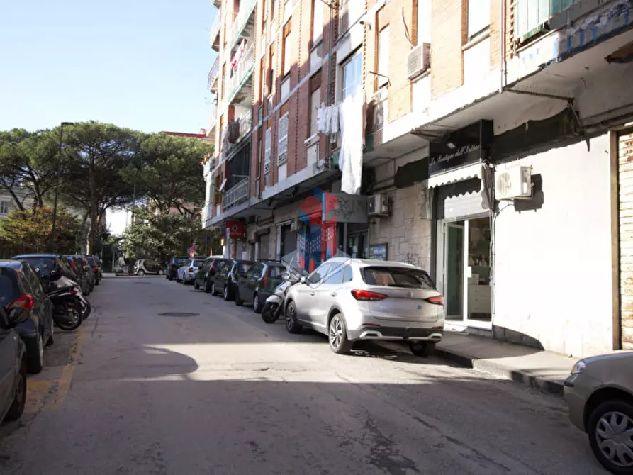 Immagine 4 di Negozio in affitto  in BAGNOLI - PIAZZA SALVEMINI a Napoli
