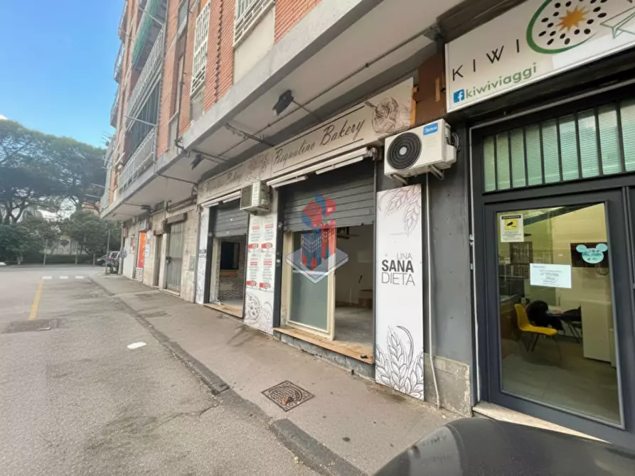 Immagine 5 di Negozio in affitto  in BAGNOLI - PIAZZA SALVEMINI a Napoli