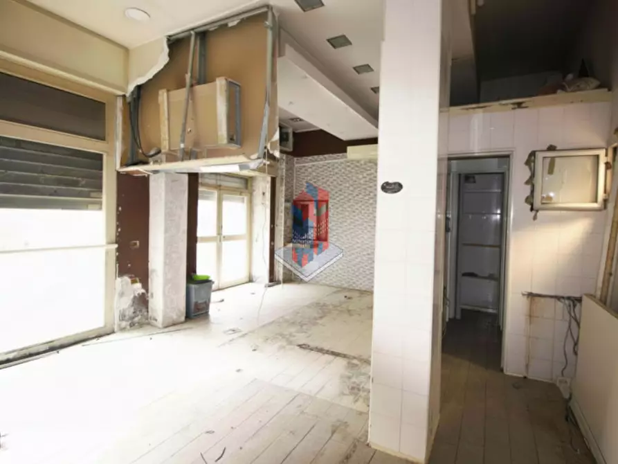 Immagine 7 di Negozio in affitto  in BAGNOLI - PIAZZA SALVEMINI a Napoli