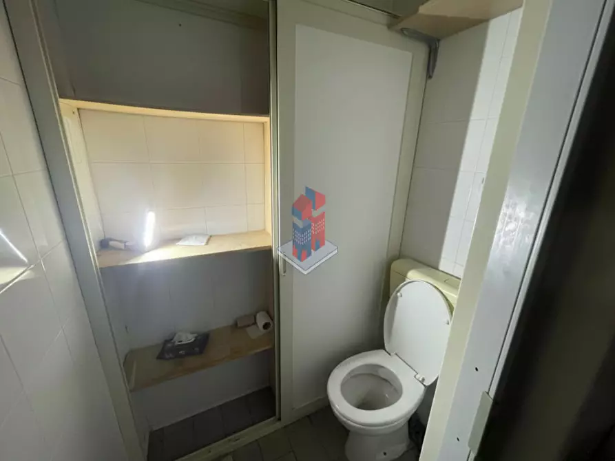 Immagine 13 di Negozio in affitto  in BAGNOLI - PIAZZA SALVEMINI a Napoli