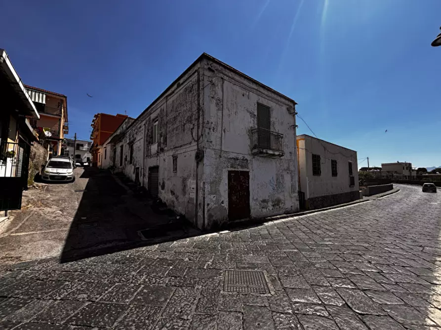 Immagine 1 di Palazzo in vendita  in VIA CAPPELLA DEGLI OREFICI a Torre Del Greco