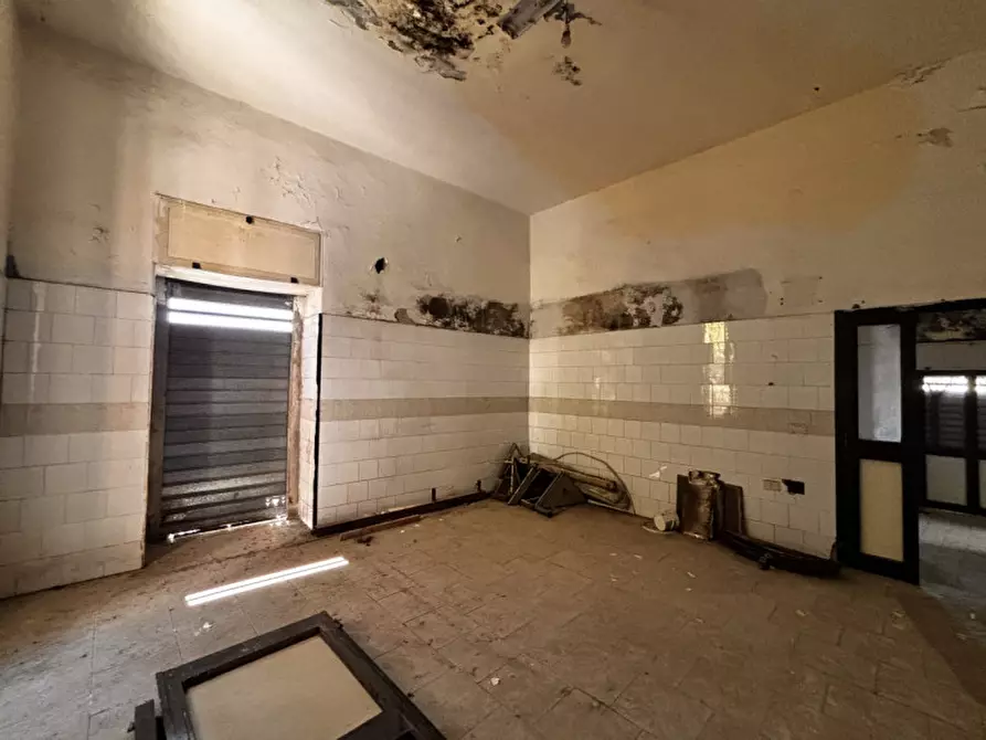 Immagine 3 di Palazzo in vendita  in VIA CAPPELLA DEGLI OREFICI a Torre Del Greco