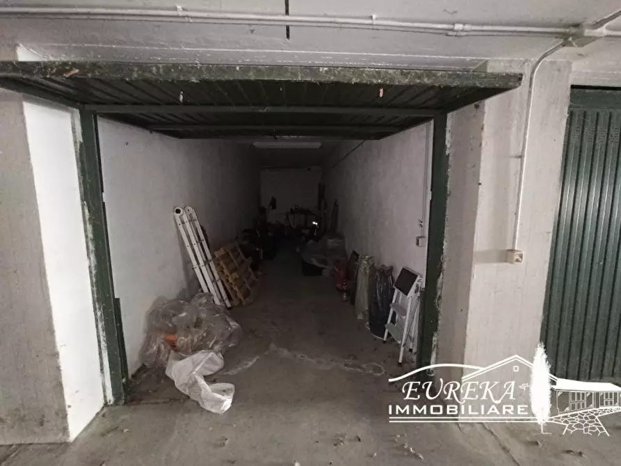 Immagine 2 di Garage in vendita  in Via Bruno Buozzi a Castiglione Del Lago