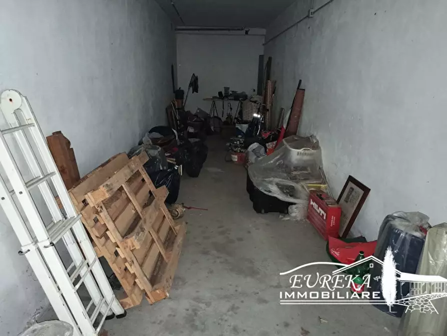 Immagine 3 di Garage in vendita  in Via Bruno Buozzi a Castiglione Del Lago