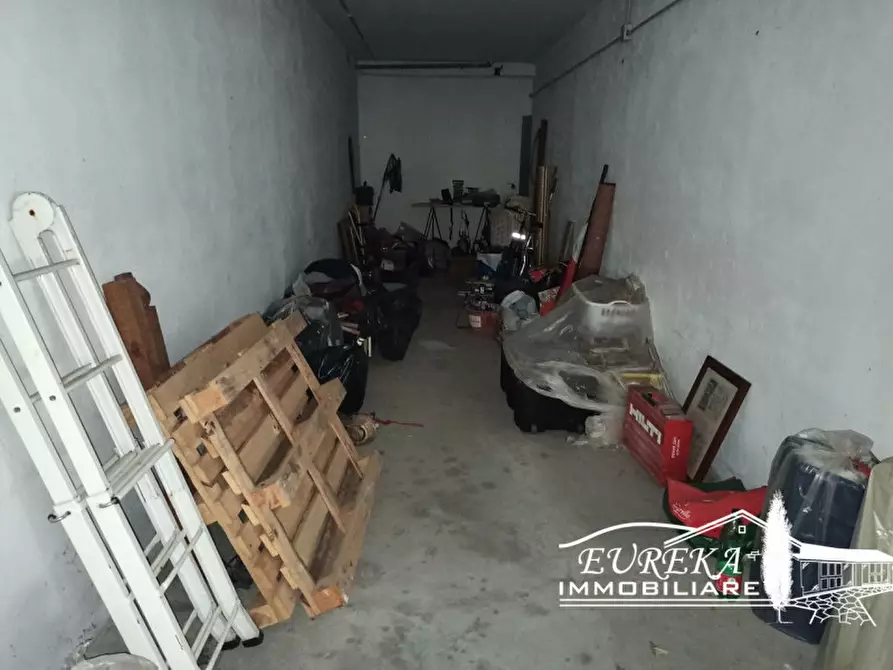 Immagine 4 di Garage in vendita  in Via Bruno Buozzi a Castiglione Del Lago