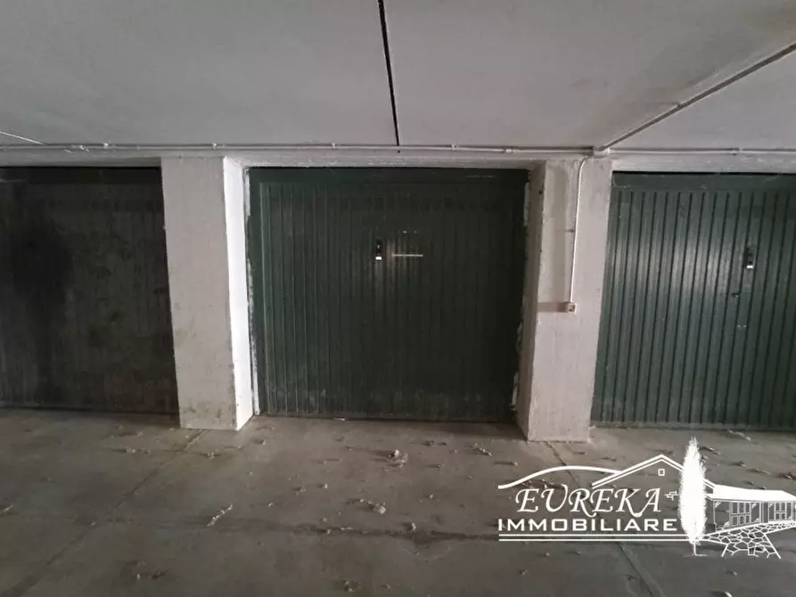 Immagine 6 di Garage in vendita  in Via Bruno Buozzi a Castiglione Del Lago