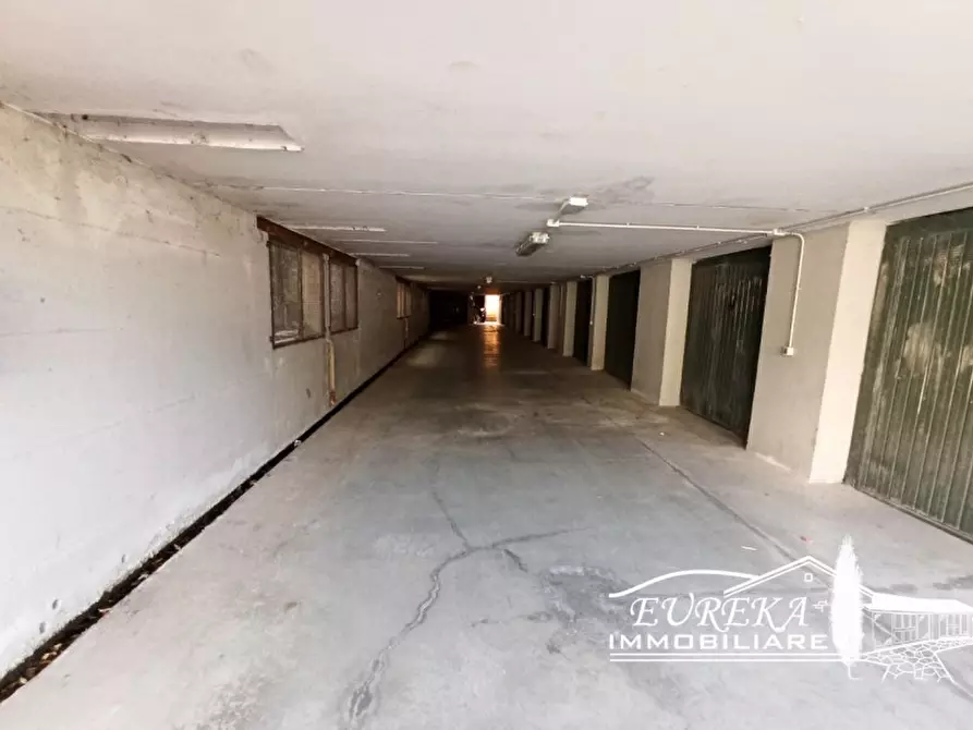 Immagine 9 di Garage in vendita  in Via Bruno Buozzi a Castiglione Del Lago