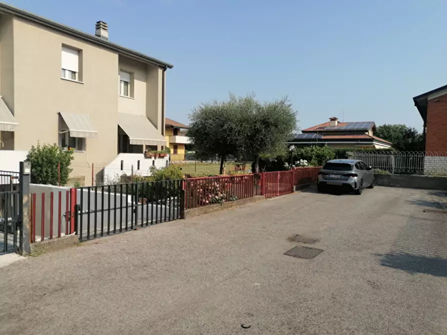 Immagine 2 di Casa trifamiliare in vendita  in Via Albert Einstein   7 a Chiari