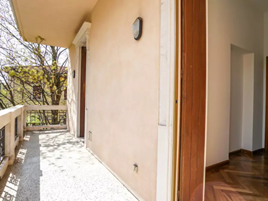 Immagine 5 di Appartamento in vendita  a Verona