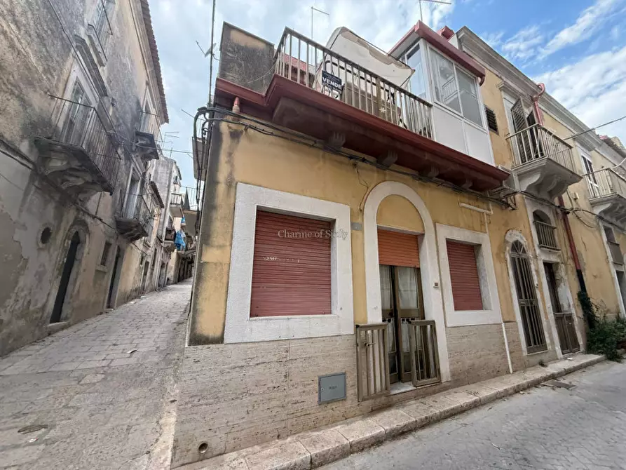 Immagine 1 di Casa indipendente in vendita  in Via Michele Amari a Ragusa