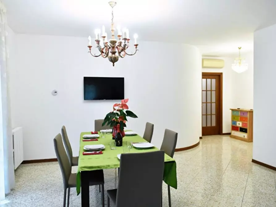 Immagine 1 di Appartamento in vendita  in VIA ROSMINI a Abano Terme