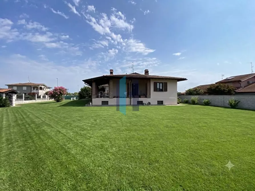 Immagine 2 di Villa in vendita  in Via Kennedy 10 a Borgo San Giacomo