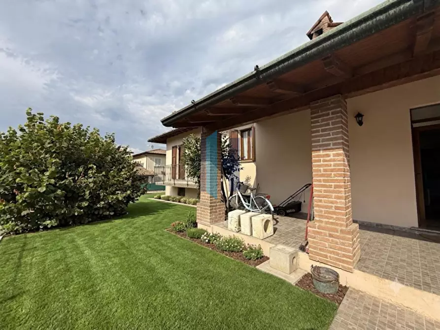 Immagine 5 di Villa in vendita  in Via Kennedy 10 a Borgo San Giacomo