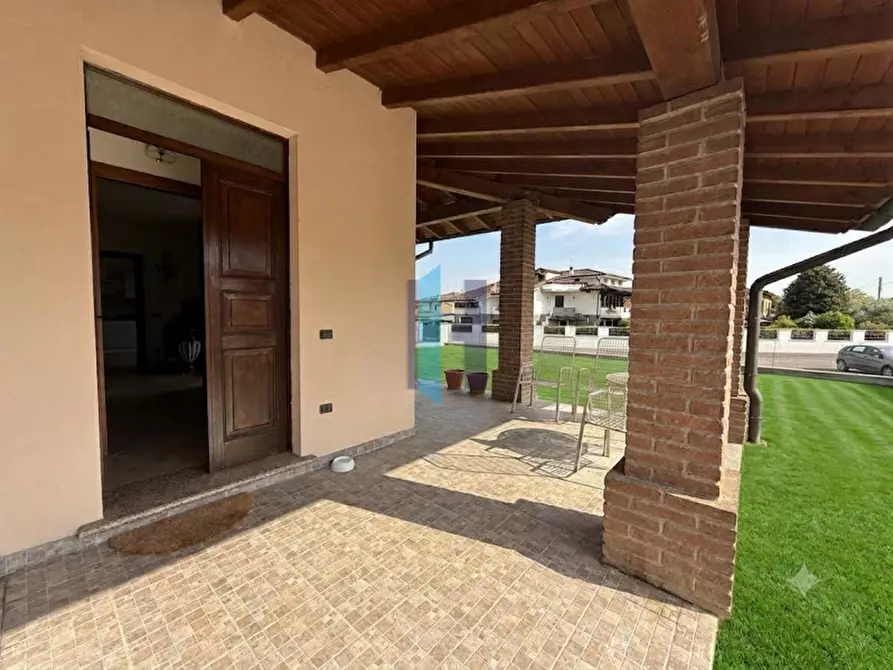Immagine 6 di Villa in vendita  in Via Kennedy 10 a Borgo San Giacomo