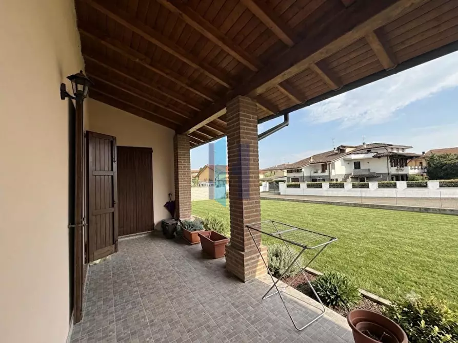 Immagine 7 di Villa in vendita  in Via Kennedy 10 a Borgo San Giacomo