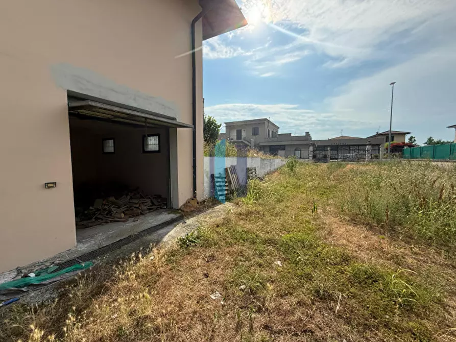 Immagine 18 di Villa in vendita  in Via Kennedy 10 a Borgo San Giacomo
