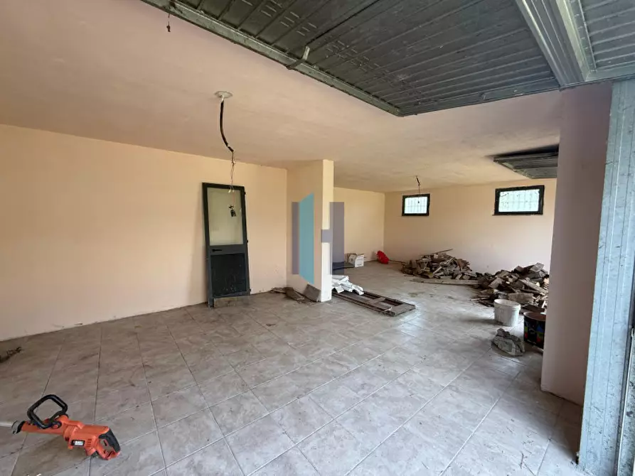 Immagine 43 di Villa in vendita  in Via Kennedy 10 a Borgo San Giacomo