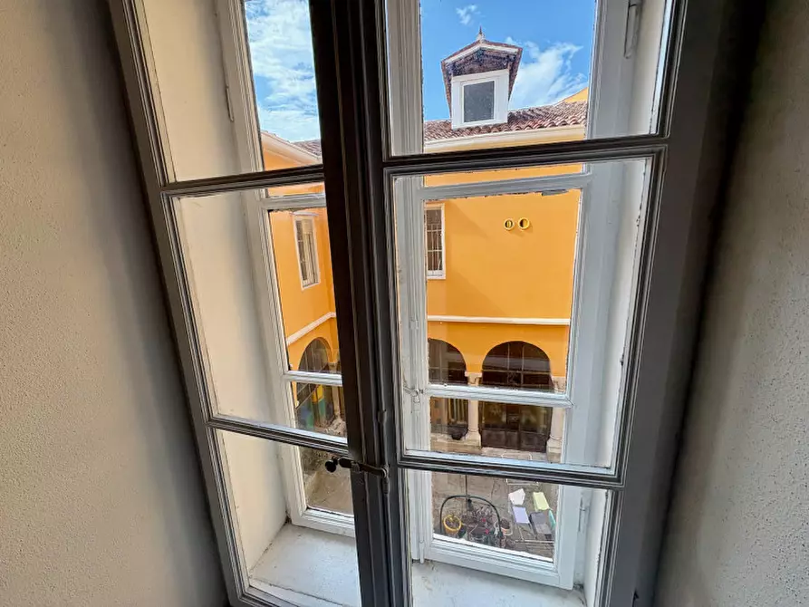 Immagine 15 di Appartamento in affitto  in via delle Monache 3 a Trieste