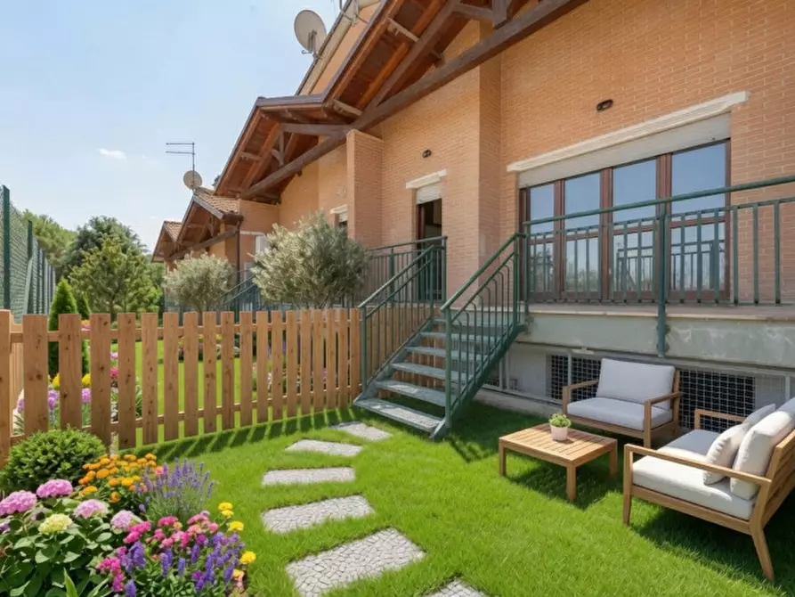 Immagine 3 di Villa in vendita  in Via Romagnano Sesia 51 a Roma