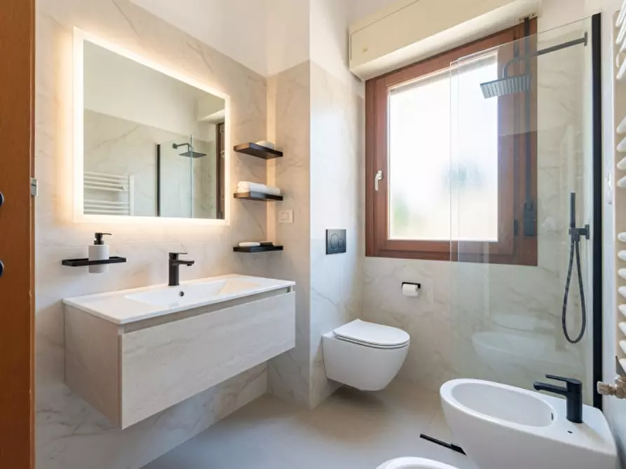 Immagine 23 di Villa in vendita  in Via Romagnano Sesia 51 a Roma