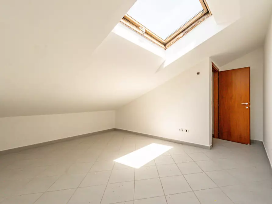 Immagine 29 di Villa in vendita  in Via Romagnano Sesia 51 a Roma