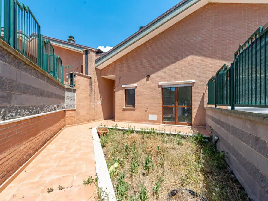 Immagine 41 di Villa in vendita  in Via Romagnano Sesia 51 a Roma