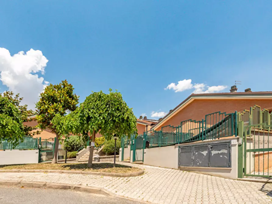 Immagine 43 di Villa in vendita  in Via Romagnano Sesia 51 a Roma