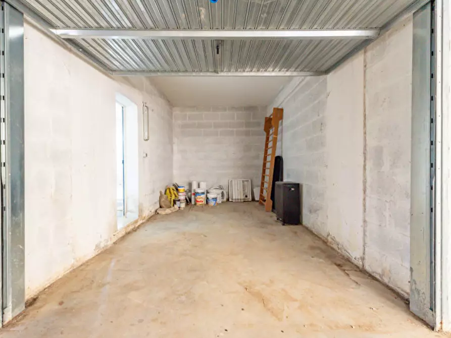 Immagine 45 di Villa in vendita  in Via Romagnano Sesia 51 a Roma