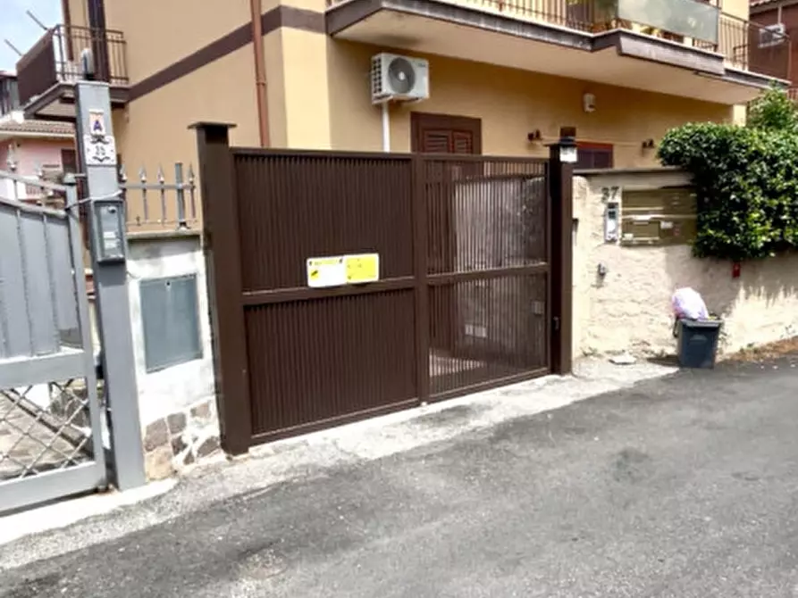 Immagine 1 di Appartamento in vendita  in Via Valerio Corvino 37 a Roma
