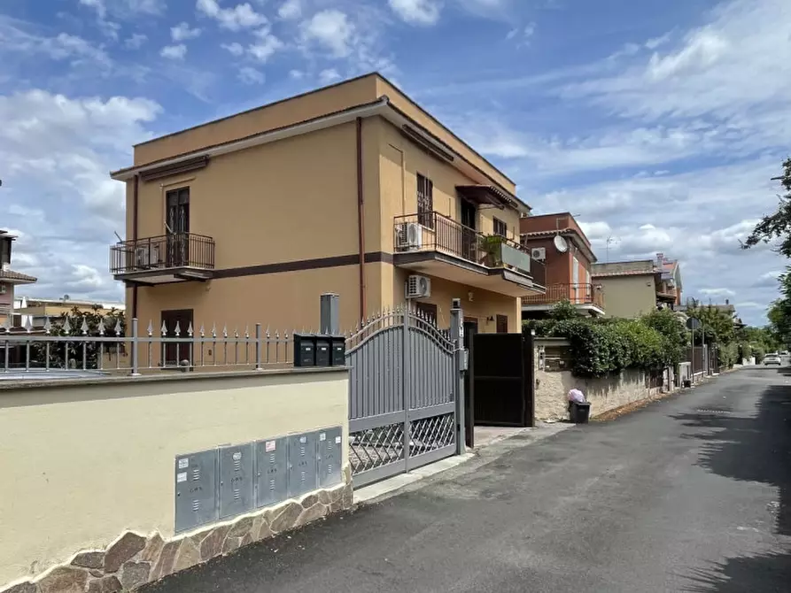 Immagine 12 di Appartamento in vendita  in Via Valerio Corvino 37 a Roma