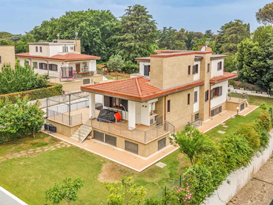 Immagine 1 di Villa in vendita  in Via della Castelluccia di San Paolo a Roma
