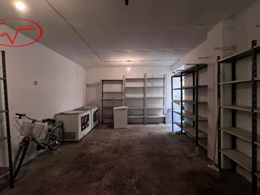 Immagine 8 di Negozio in affitto  in via roma a Montevarchi