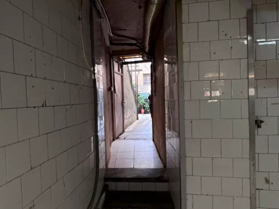 Immagine 11 di Negozio in affitto  in via roma a Montevarchi