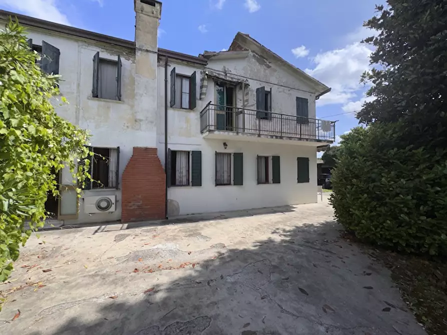 Immagine 1 di Casa indipendente in vendita  a Campolongo Maggiore