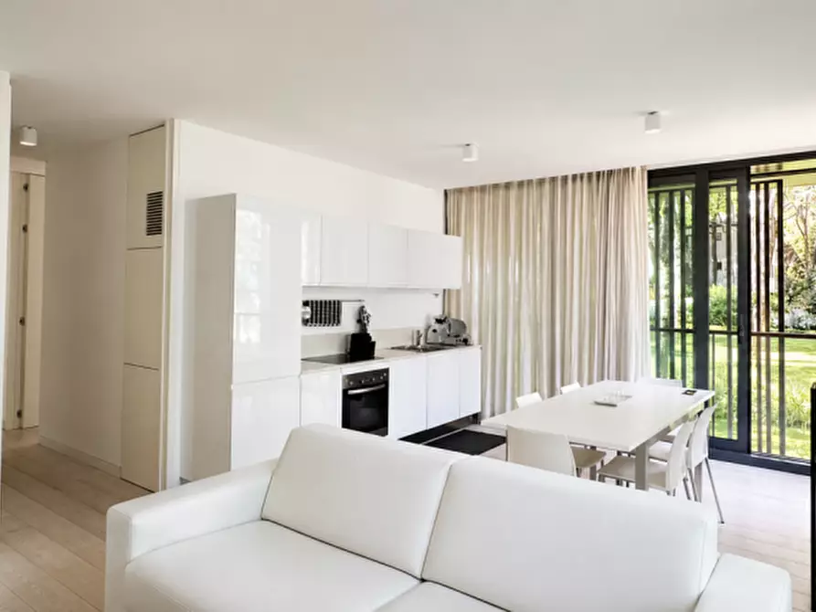 Immagine 2 di Appartamento in vendita  in Viale Oriente a Jesolo