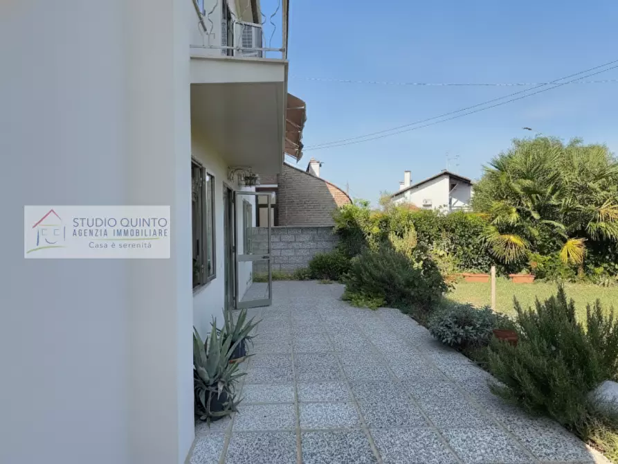 Immagine 1 di Casa bifamiliare in vendita  a Paese