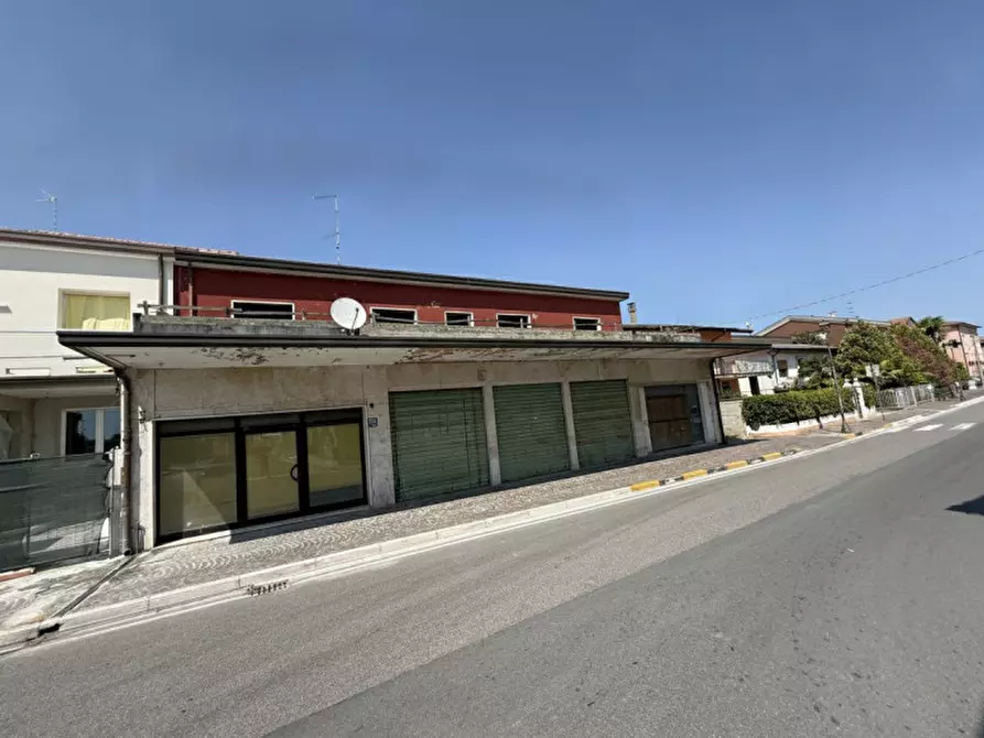 Immagine 10 di Negozio in vendita  in Via Zara a Porto Viro