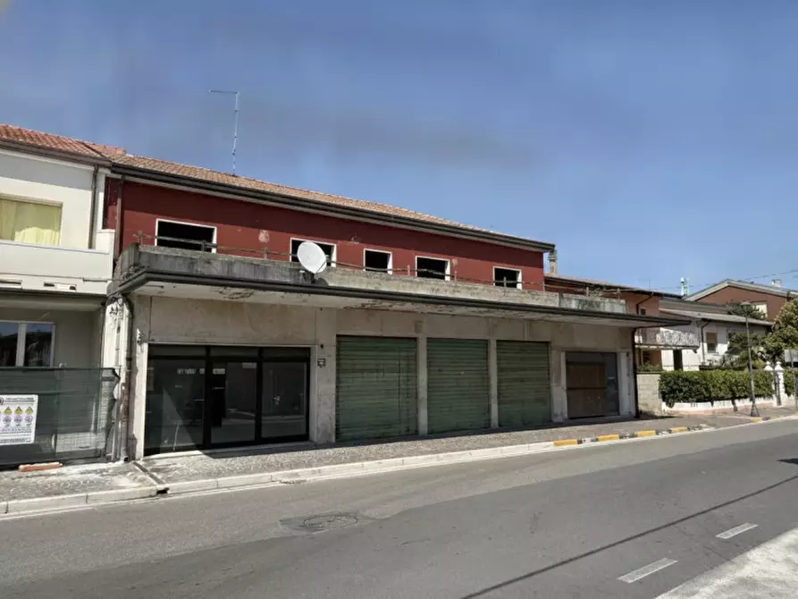 Immagine 11 di Negozio in vendita  in Via Zara a Porto Viro