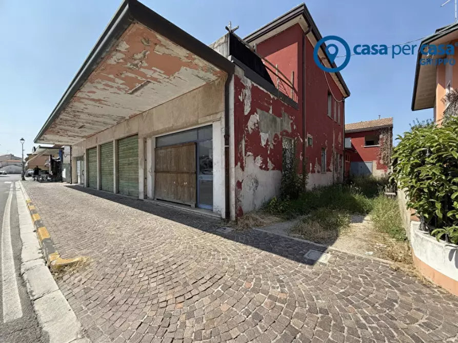 Immagine 12 di Negozio in vendita  in Via Zara a Porto Viro