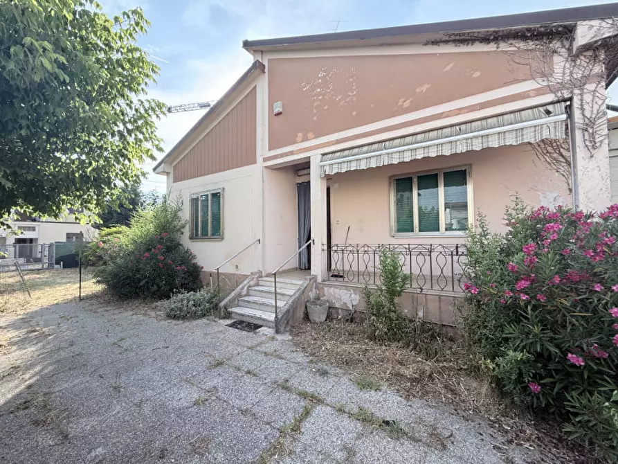 Immagine 1 di Casa bifamiliare in vendita  in Via Filzi a San Giovanni Lupatoto