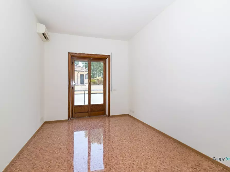 Immagine 15 di Appartamento in affitto  in Via Muggia, 33 a Roma