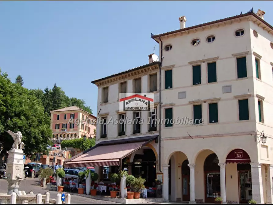 Immagine 1 di Palazzo in vendita  in piazza brugnoli a Asolo