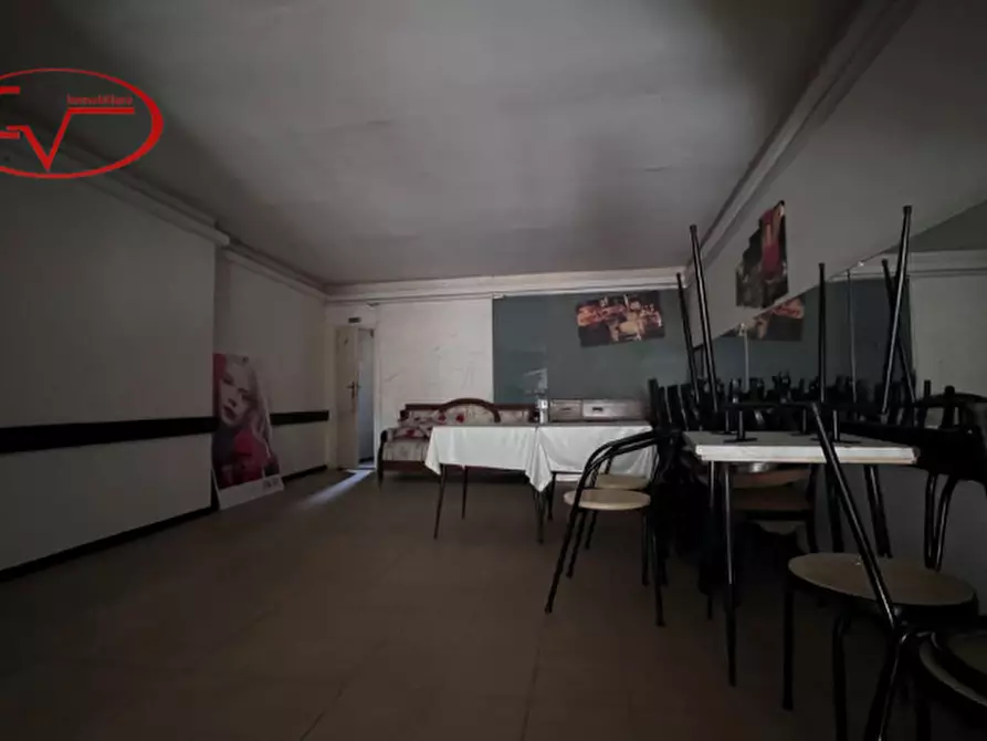 Immagine 12 di Negozio in vendita  in via roma a Montevarchi