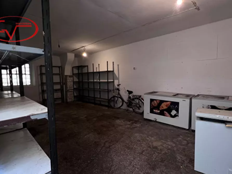 Immagine 14 di Negozio in vendita  in via roma a Montevarchi