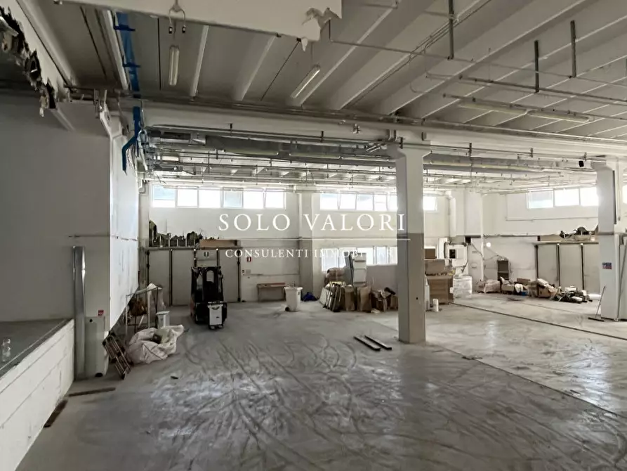 Immagine 9 di Capannone industriale in affitto  a Thiene