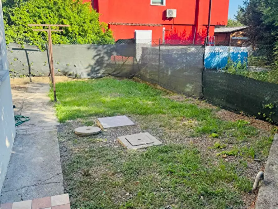 Immagine 26 di Casa indipendente in vendita  in via. Kennedy n .73 a Calvisano