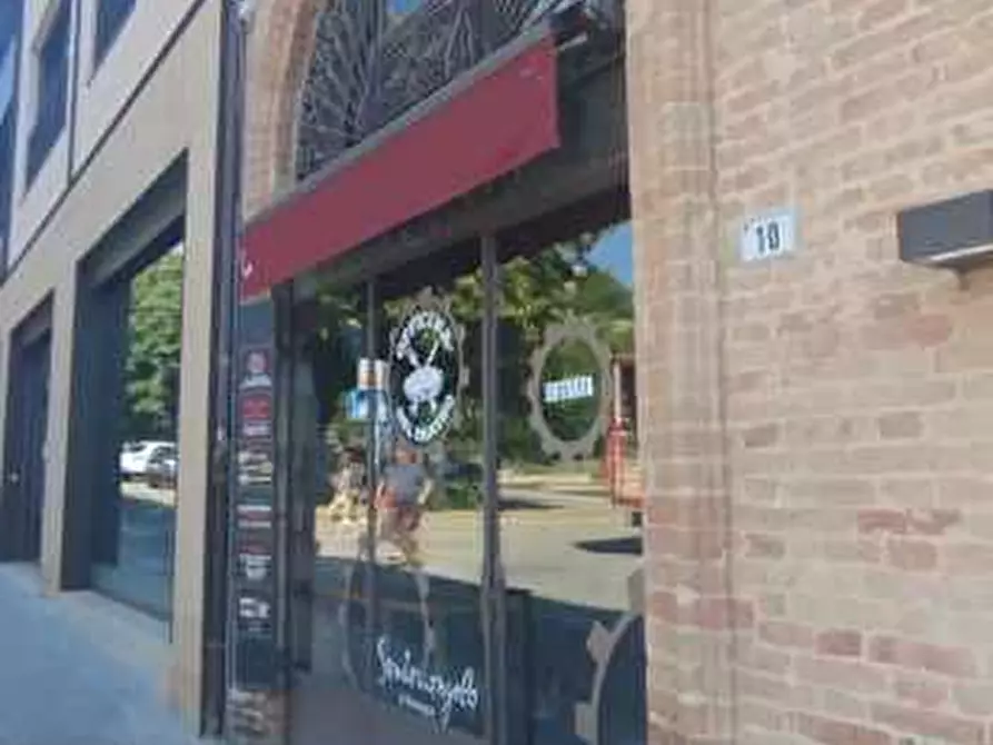 Immagine 5 di Attività commerciale in affitto  a Santarcangelo Di Romagna