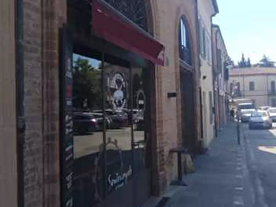 Immagine 6 di Attività commerciale in affitto  a Santarcangelo Di Romagna